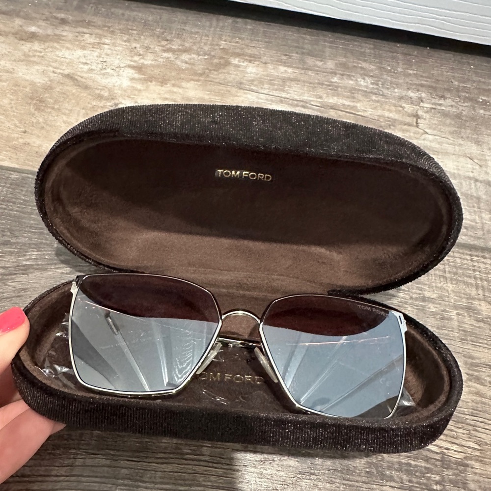 Tom Ford perfect Condition Stylish Silver Sunglasses - Picture 3 of 4
